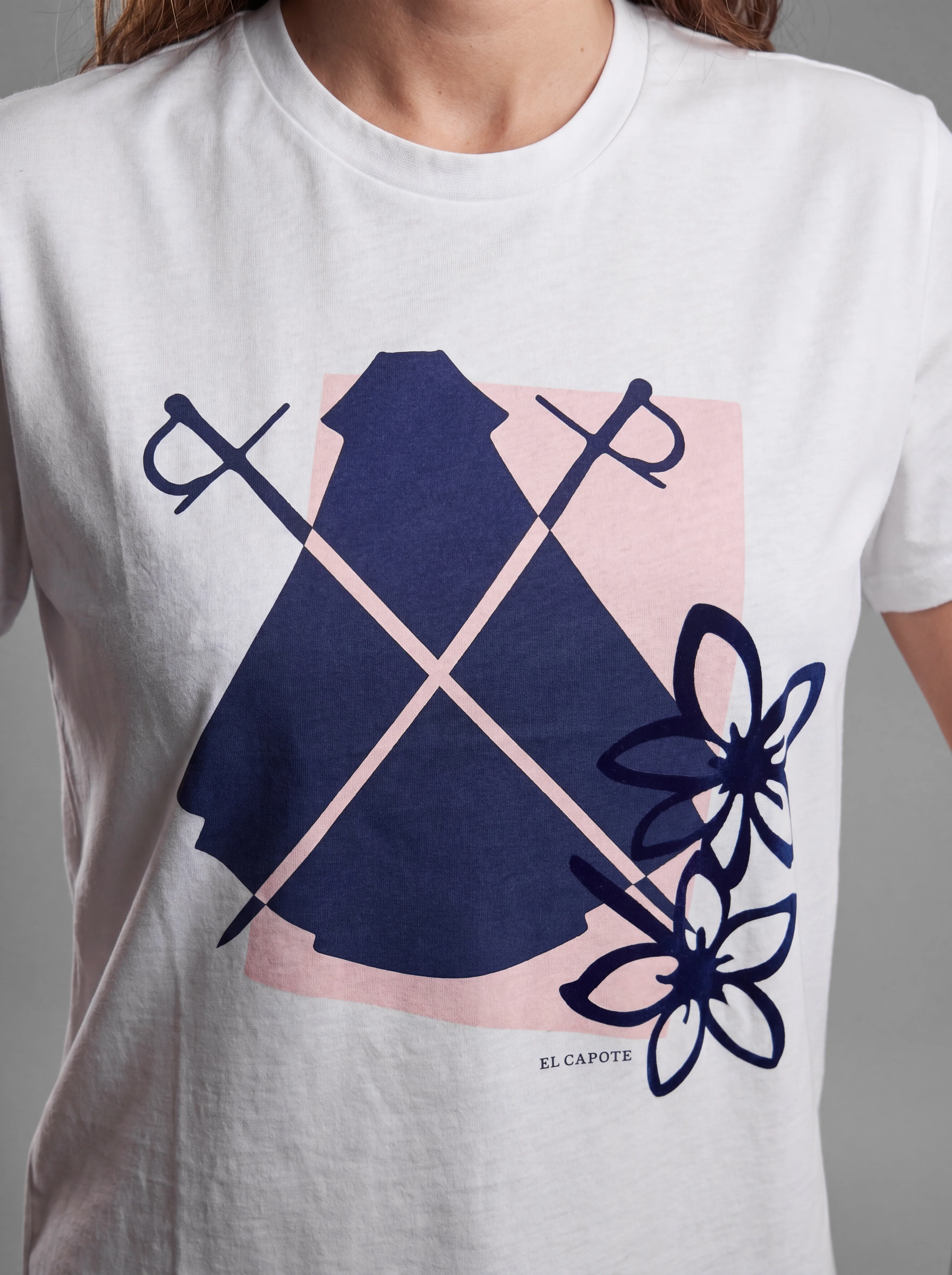 Camiseta Blanca Abstracta Mujer - Image 4