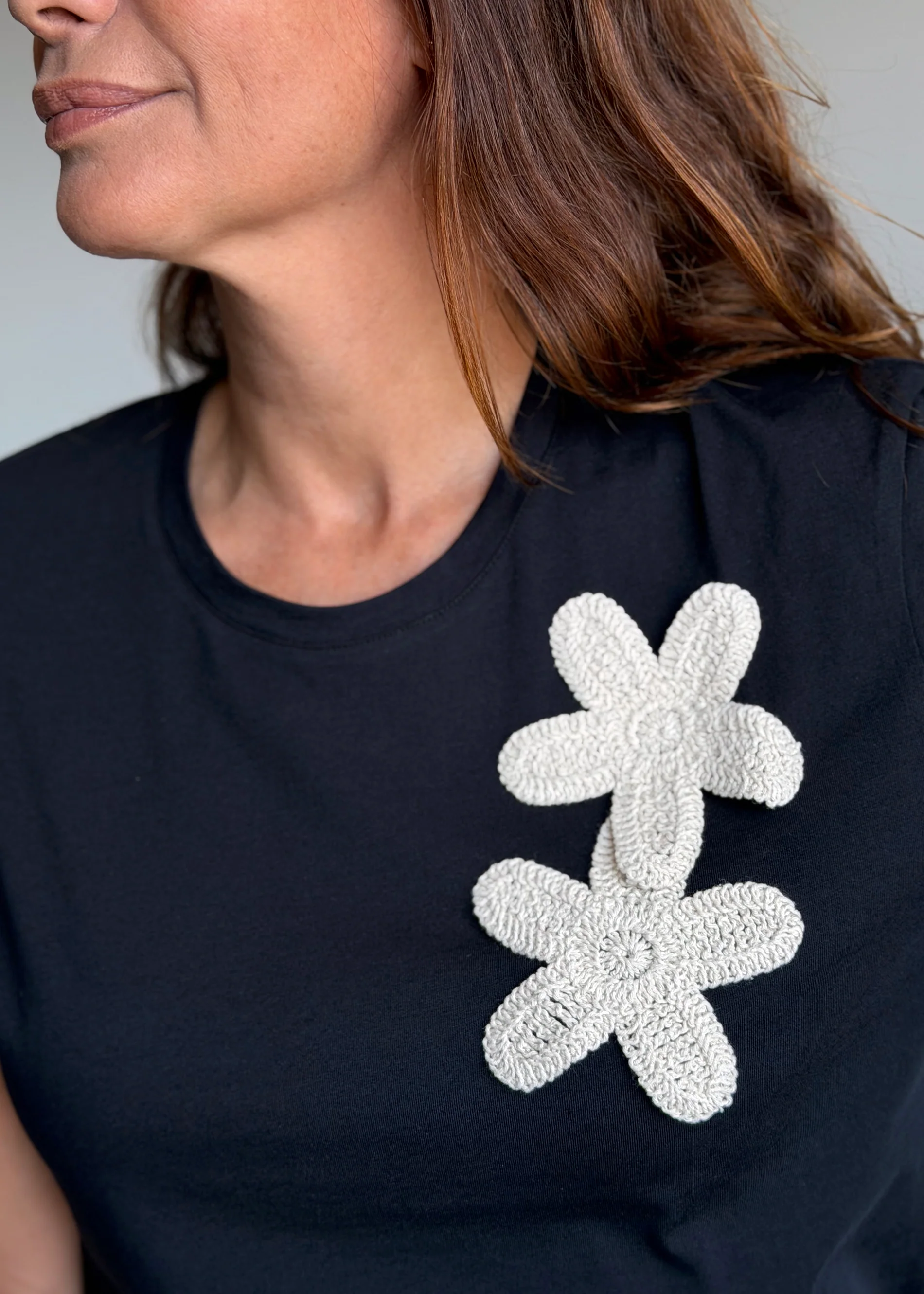 Camiseta Negra Crochet Mujer - Image 2