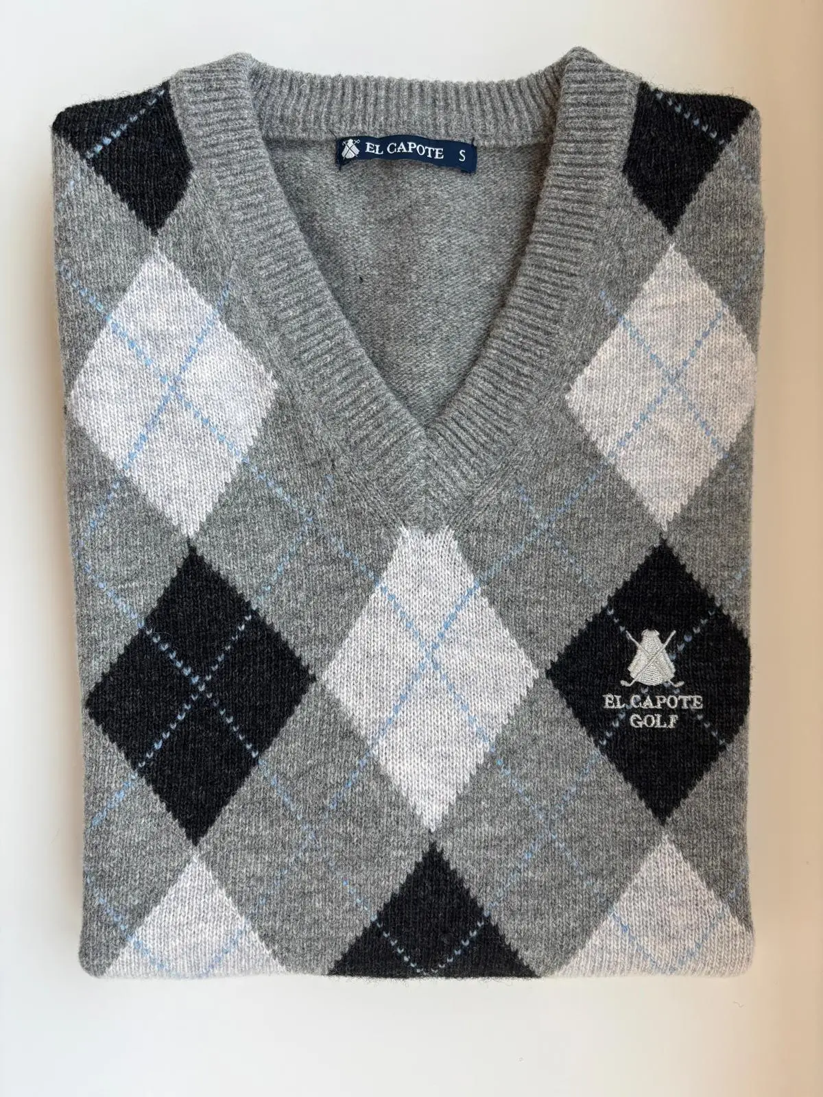 Chaleco Gris Lambswool Cuello Pico Rombos Hombre - Image 4