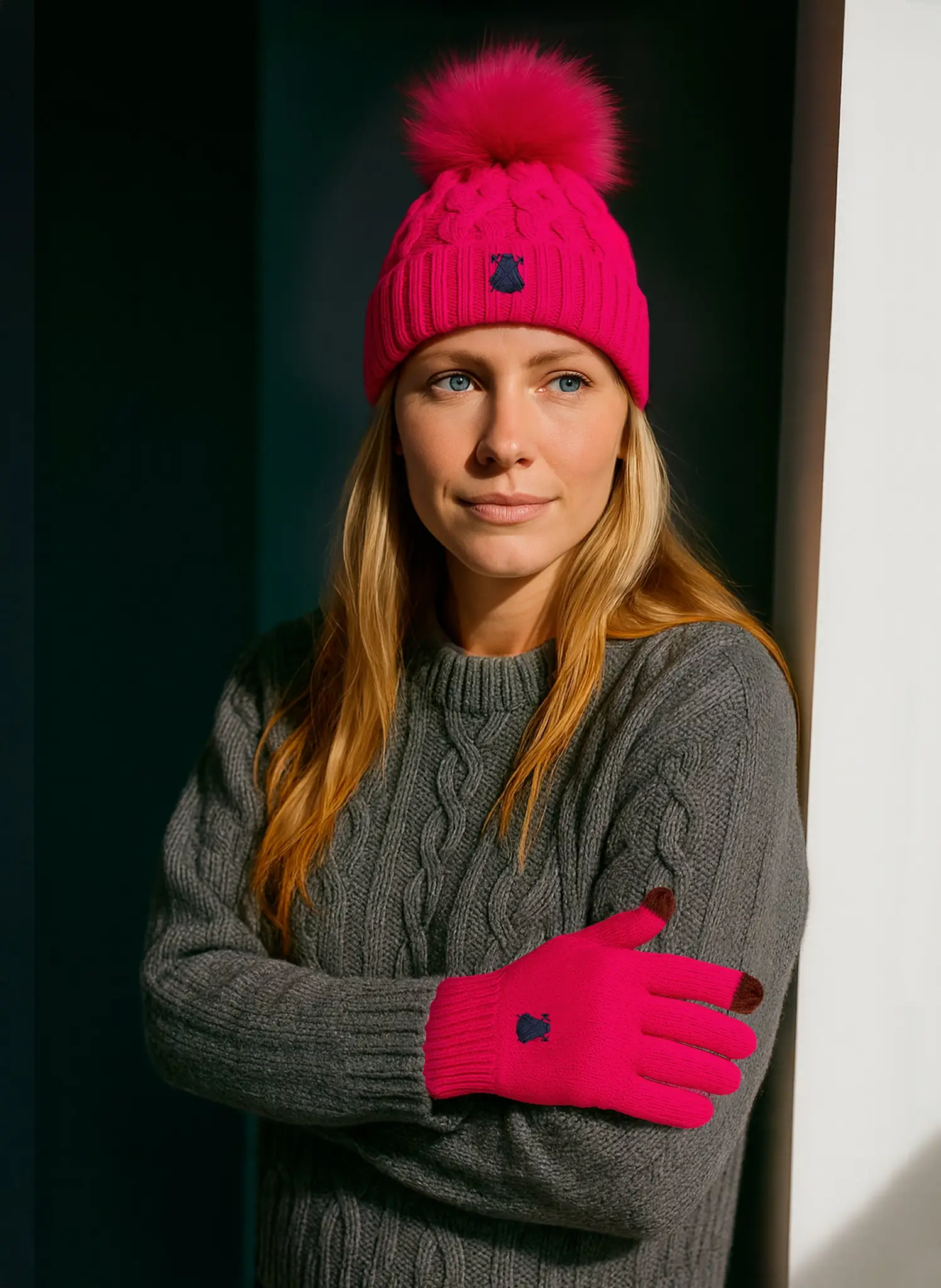 Pack de Gorro Y Guantes Fucsia Mujer - Image 2